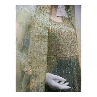 Queen in Emerald Dreams" – A Bridal Ensemble That Speaks Royalty