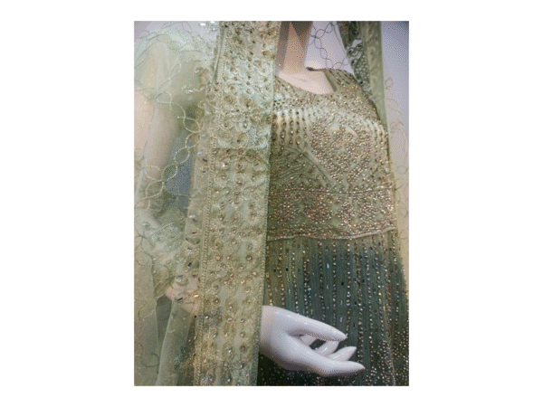 Queen in Emerald Dreams" – A Bridal Ensemble That Speaks Royalty